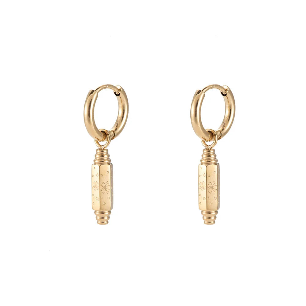 Hexagon charm oorbellen goud