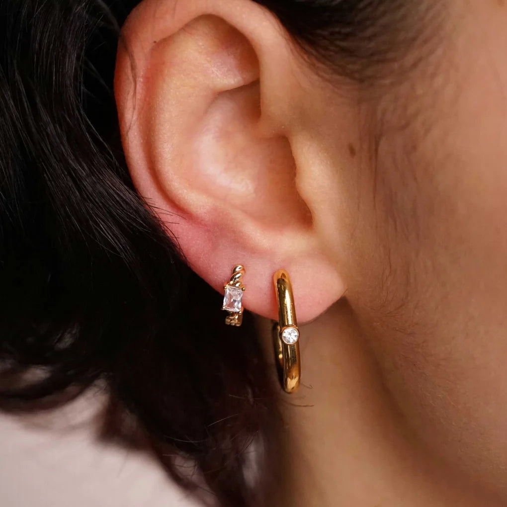 Single diamond hoops goud