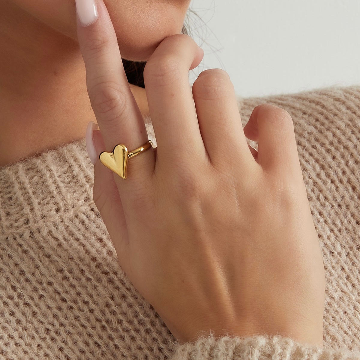 Small long heart ring goud